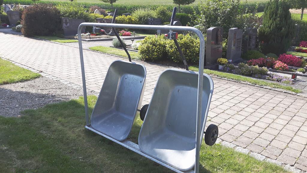 Handwagenstation, verzinkt mit 2 Wagen + 2€ Pfandschlösser (Bügelform z. Einb.)