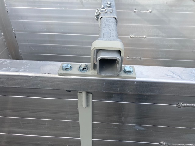 Schalkasten aus Alu rundum geschlossen, 160 cm hoch