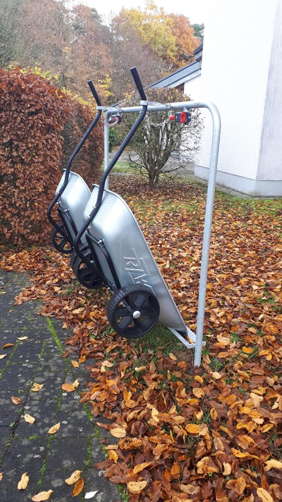Handwagenstation, verzinkt mit 2 Wagen + 2€ Pfandschlösser (Bügelform z. Einb.)