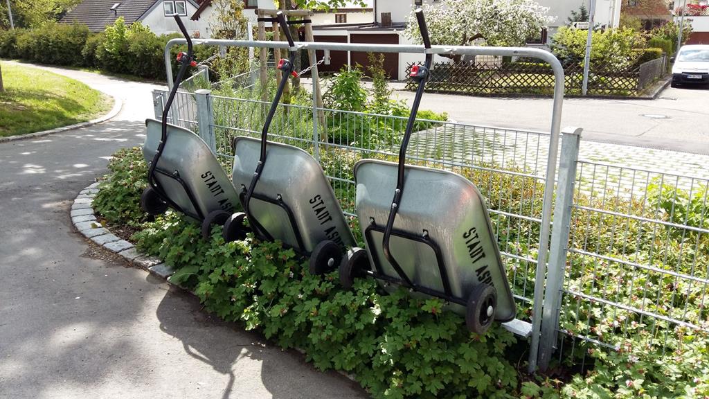 Handwagenstation, verzinkt mit 3 Wagen + 2€-Pfandschlösser (Bügelform z. Einb.)