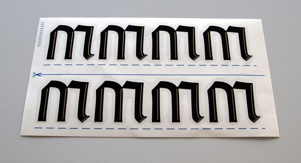 Grabkreuzbeschriftung - 36mm, Zeichen 'M', 8 Stück pro Blatt